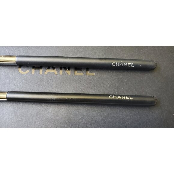 Set of 3 Chanel Makeup Brushes - velvet brush sleeves, drawstring bag - Picture 13 of 14